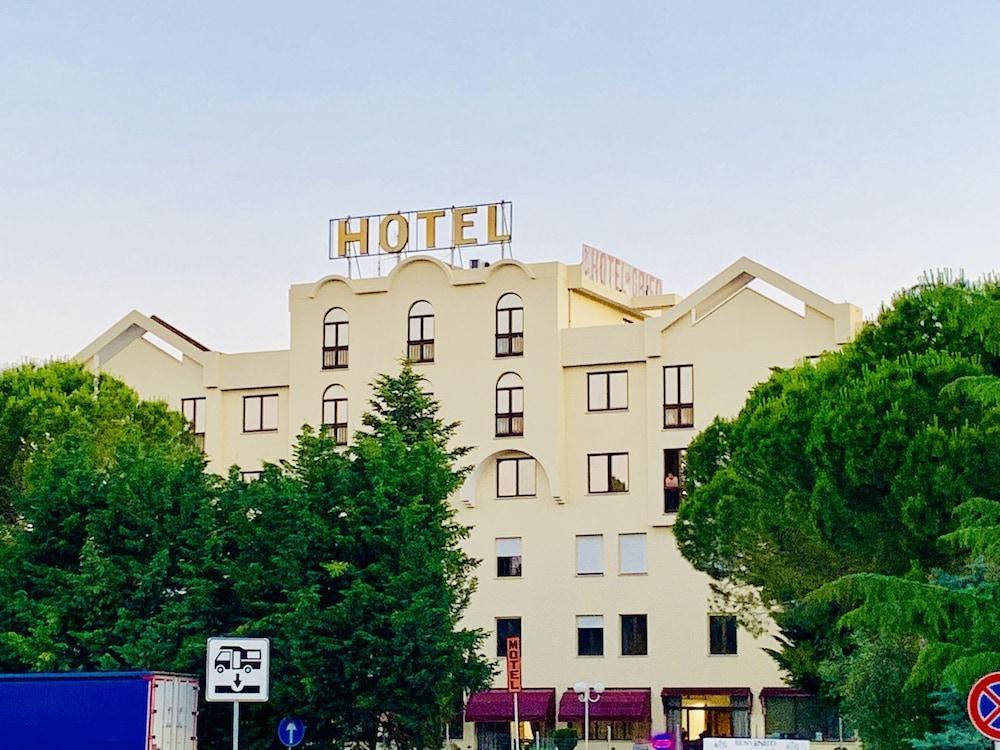 Il Grifo Hotel E Bisteccheria Toscana Montepulciano Stazione Екстериор снимка