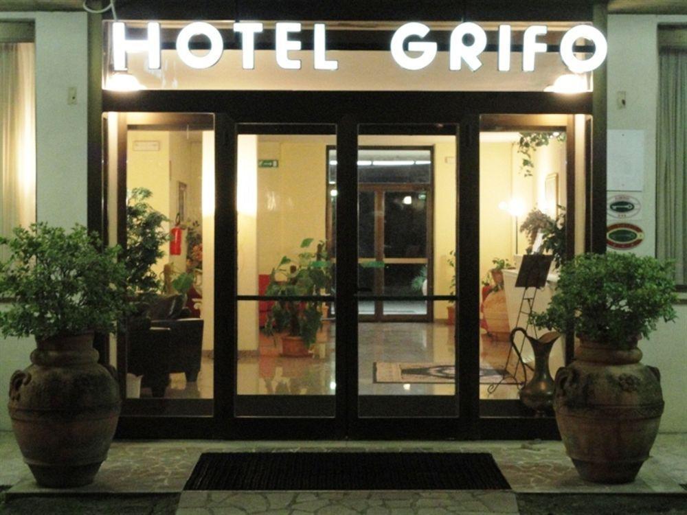 Il Grifo Hotel E Bisteccheria Toscana Montepulciano Stazione Екстериор снимка