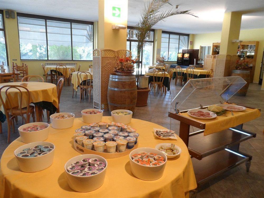 Il Grifo Hotel E Bisteccheria Toscana Montepulciano Stazione Екстериор снимка