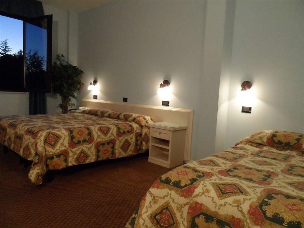 Il Grifo Hotel E Bisteccheria Toscana Montepulciano Stazione Екстериор снимка