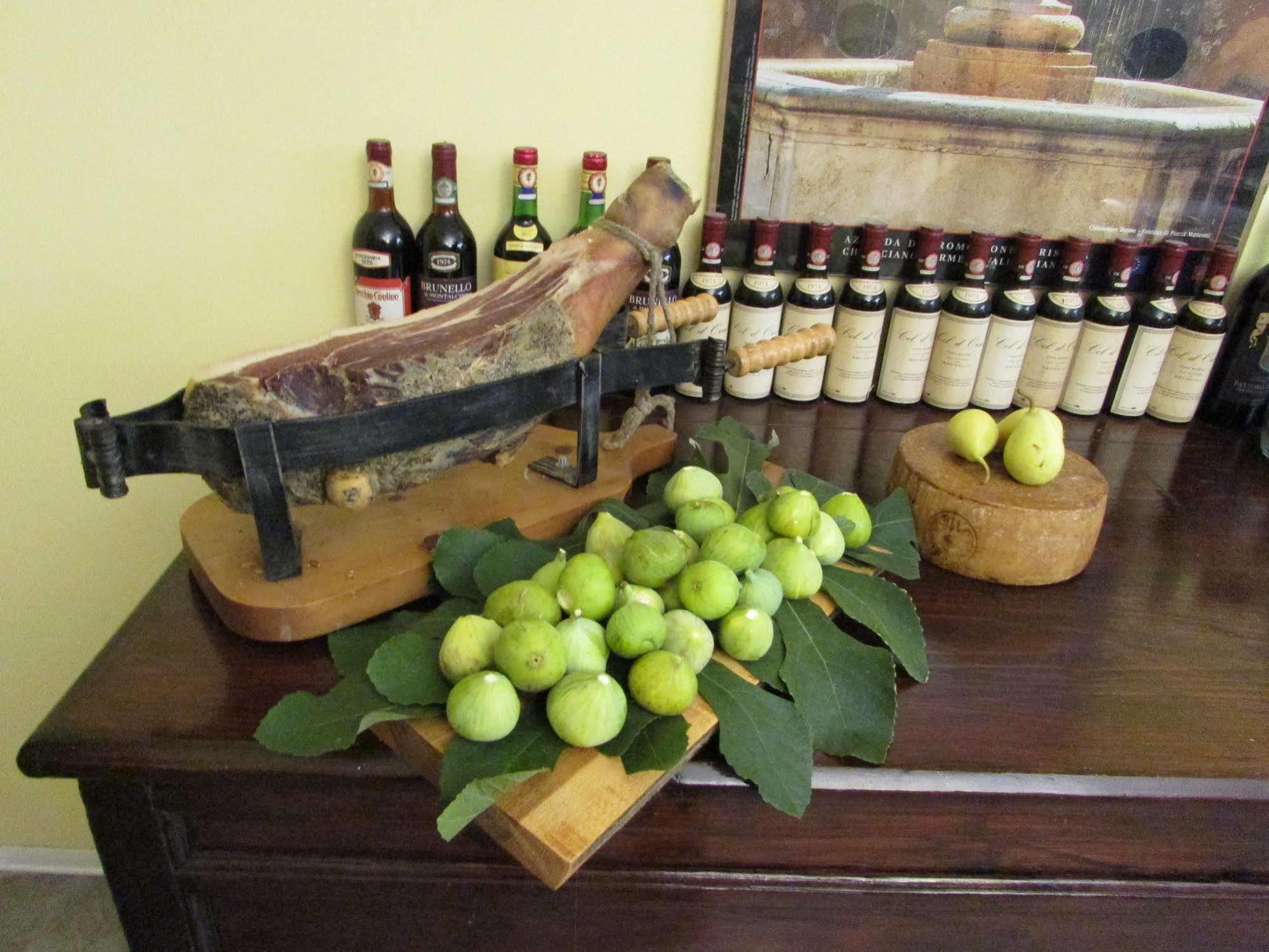 Il Grifo Hotel E Bisteccheria Toscana Montepulciano Stazione Екстериор снимка