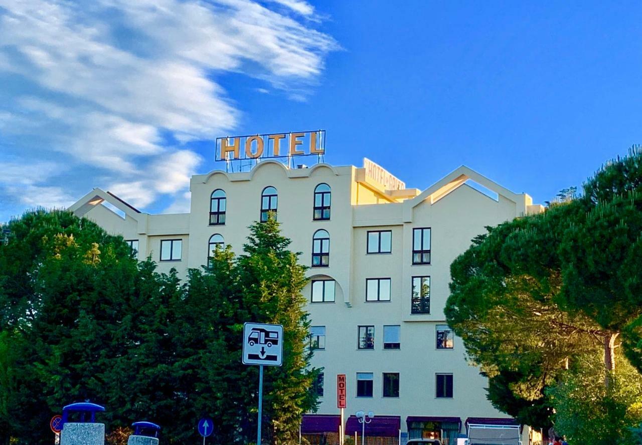 Il Grifo Hotel E Bisteccheria Toscana Montepulciano Stazione Екстериор снимка